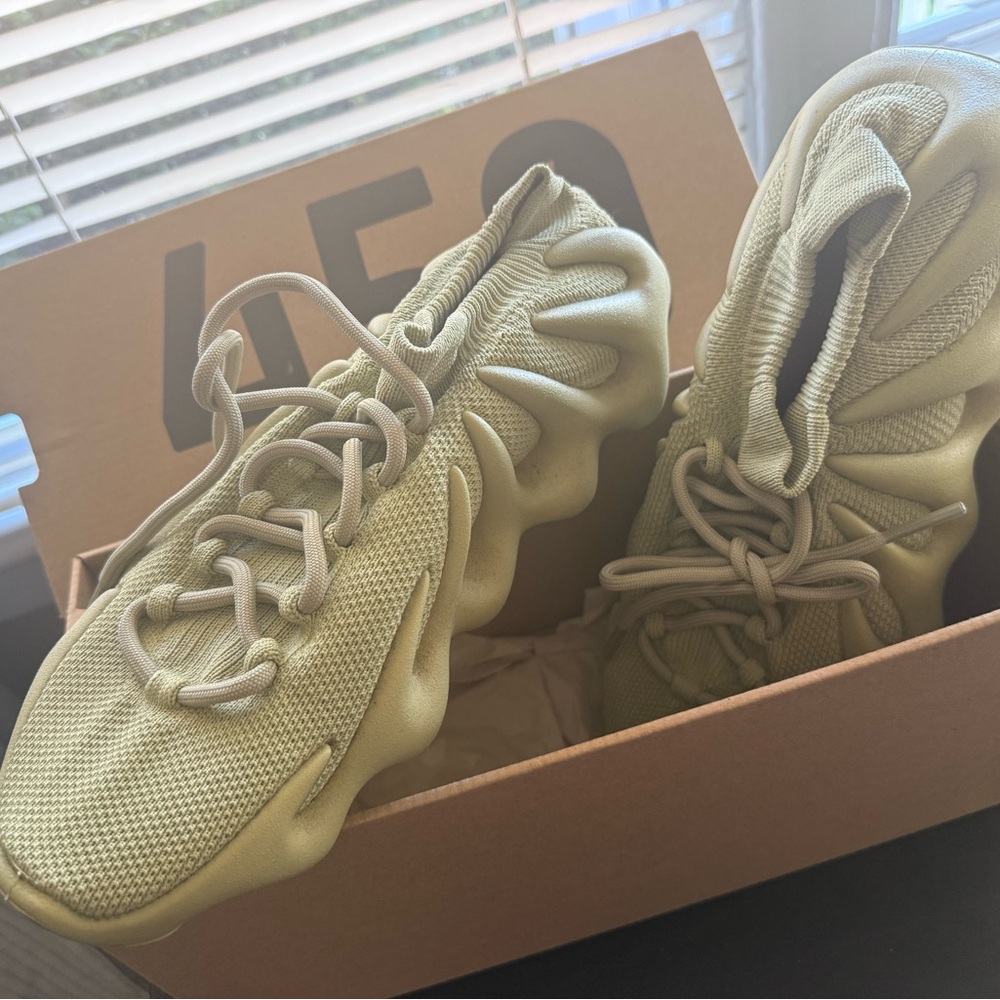 adidas Yeezy 450 Box in Brown